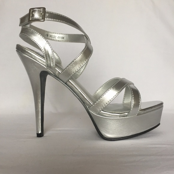 Silver metallic strappy high heels - Picture 3 of 6